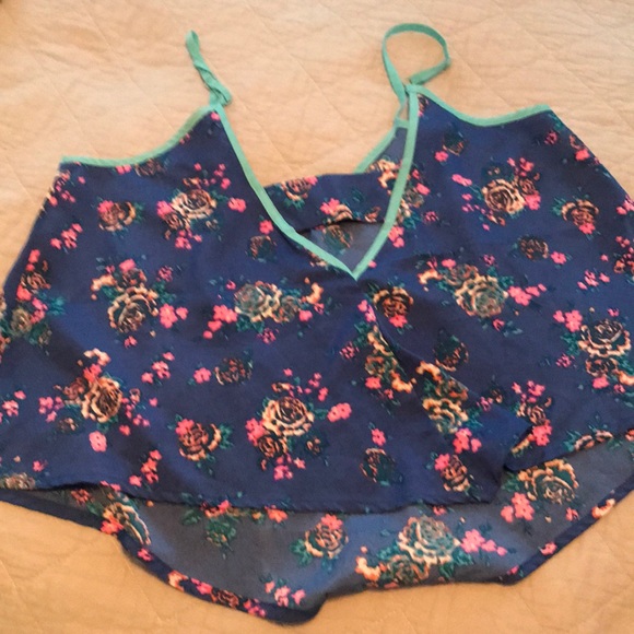 Crop top - Picture 2 of 2